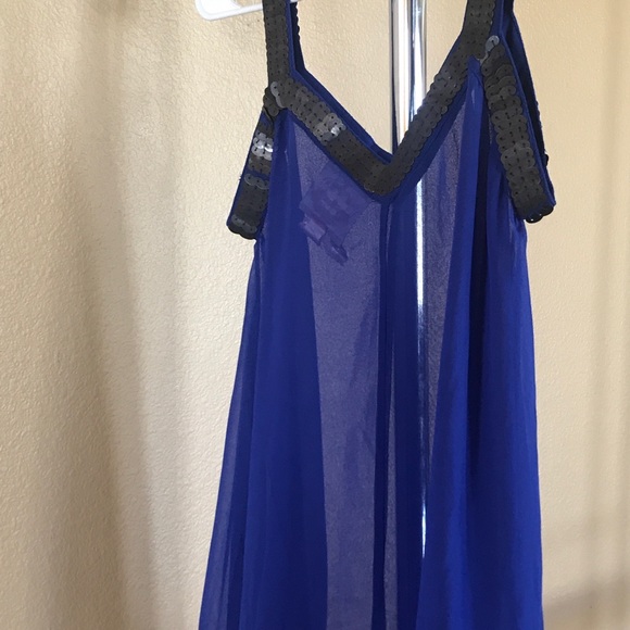 Sleeveless Top - Picture 2 of 4